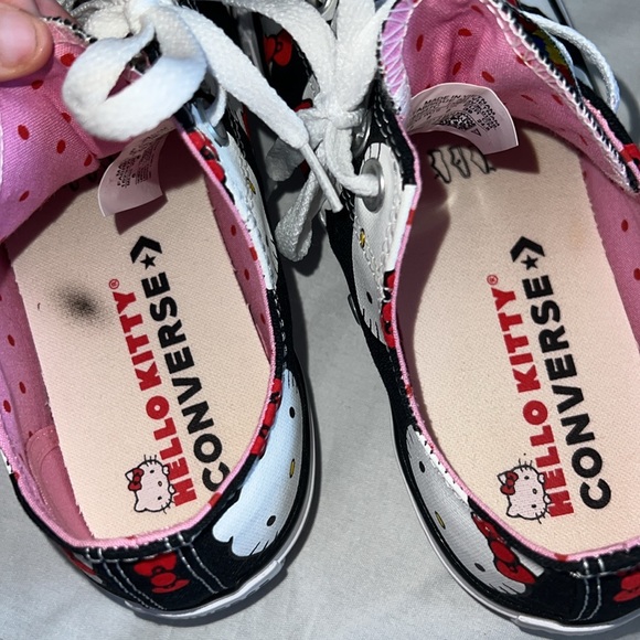 Hello Kitty x Converse - Picture 13 of 16